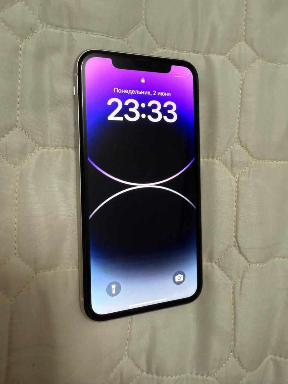 Продам iPhone 11 белый