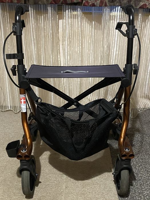 Cadru cu roti pliabil rolator carucior handicapp