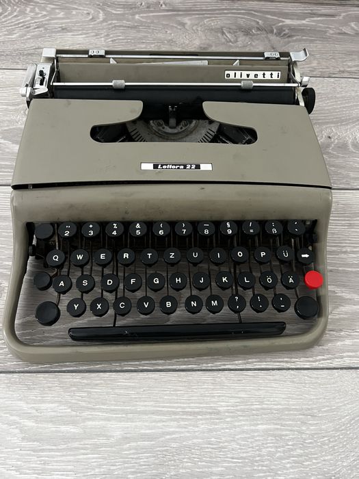 Masina de scris Lettera 23