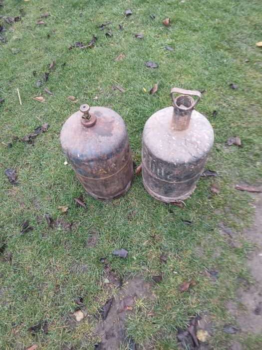 Vând 2 buteli fără guler