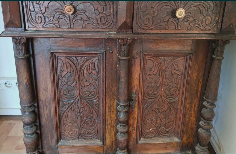 Bufet vintage - sculptat de mana - sfarsit sec XIX
