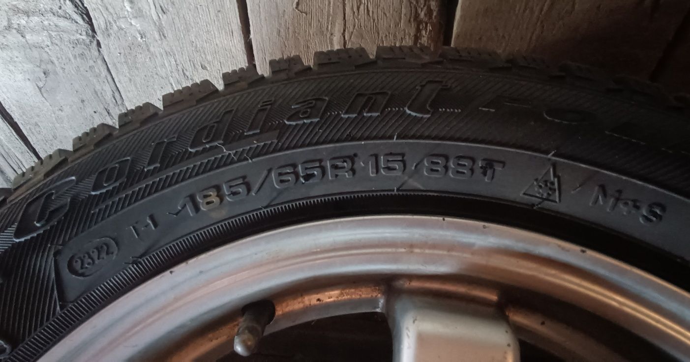 Продам шины 185/65R15