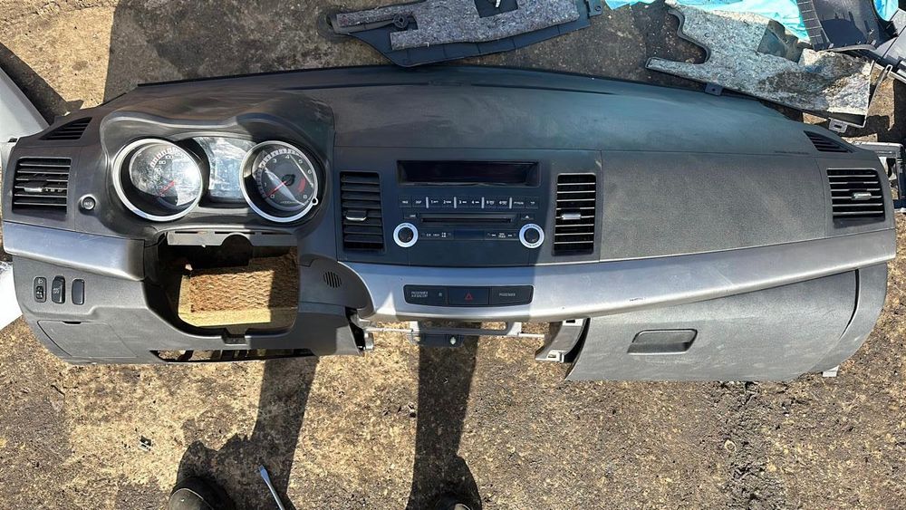 Панель Торпеда Митсубиси Лансер 10