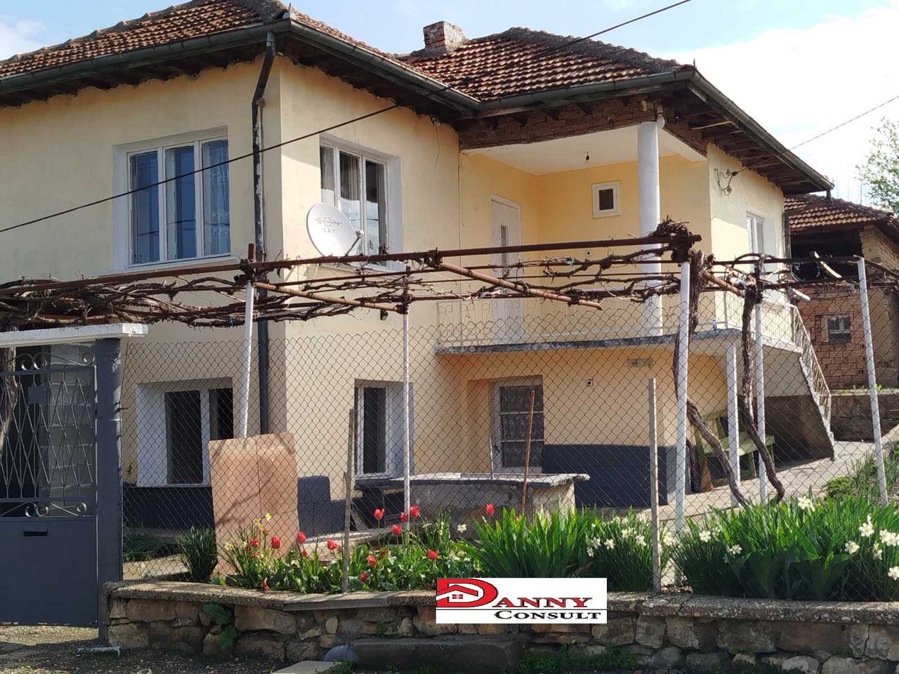 Продава се Къща в Велико Търново, Акация - 130 кв.м за 94 €/кв.м - Снимка #1