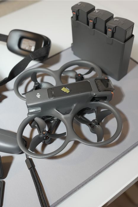 Drona DJI Avata 2, Fly More combo, in garantie, 3 baterii