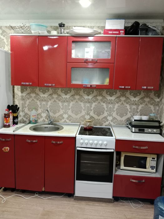 Электрическая плита, микроволновка, кухоный гарнитур