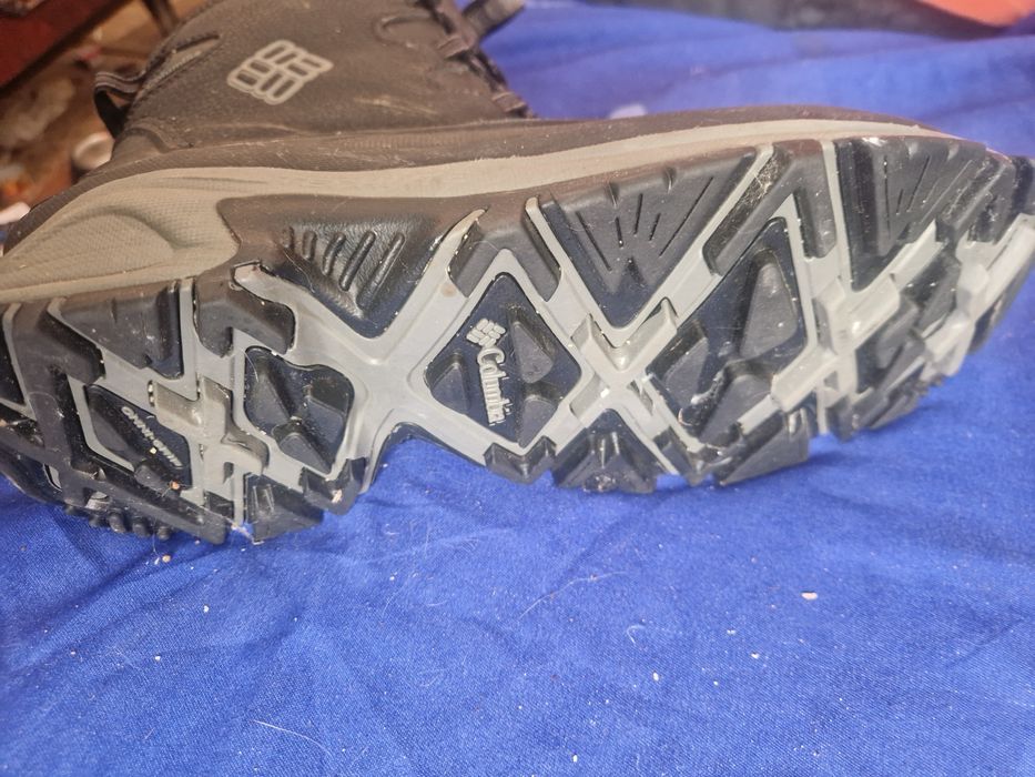 Vând bocanci Columbia Barbati