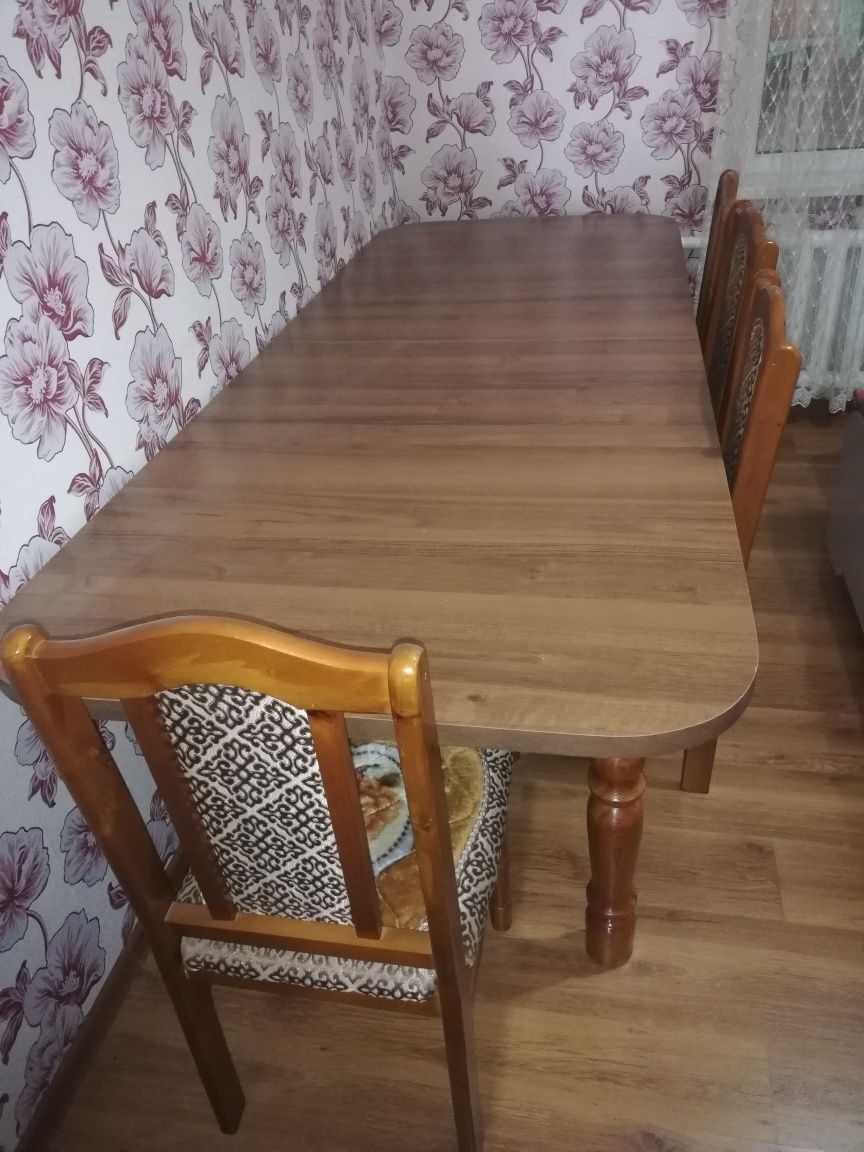 Продаётся стол со стульями