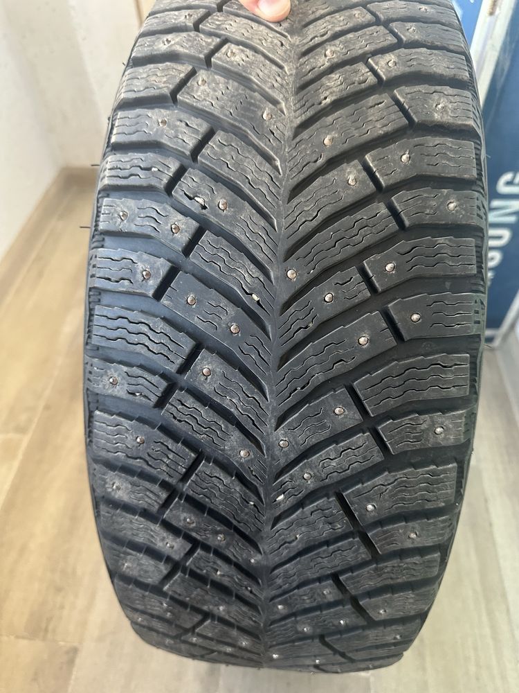 Продаю комплект зимних шин Michelin X-Ice North 4