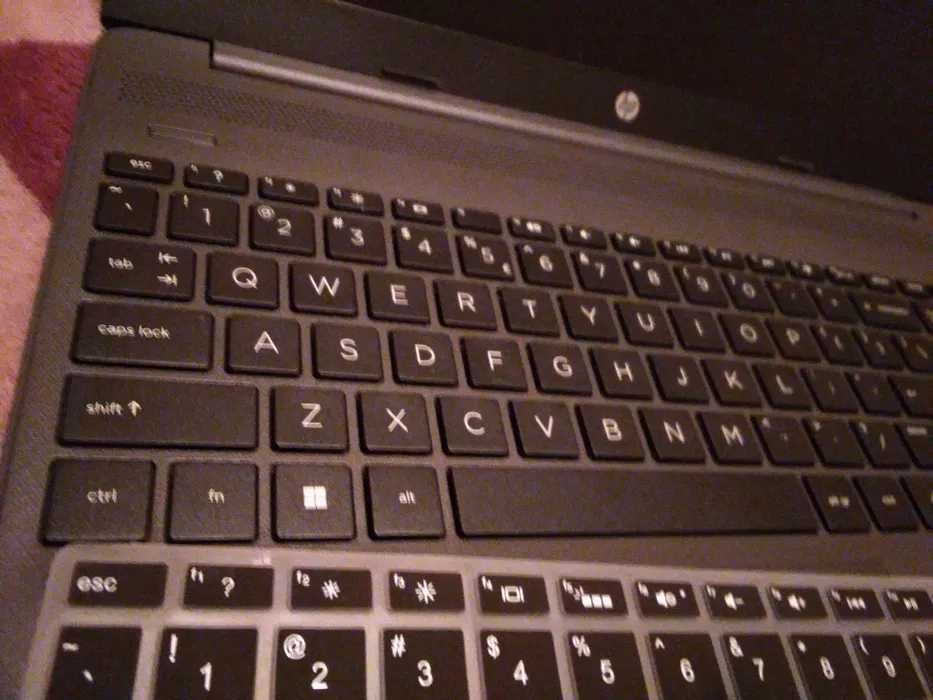 Лаптоп HP Intel Core i5,Windows 11 Retail key