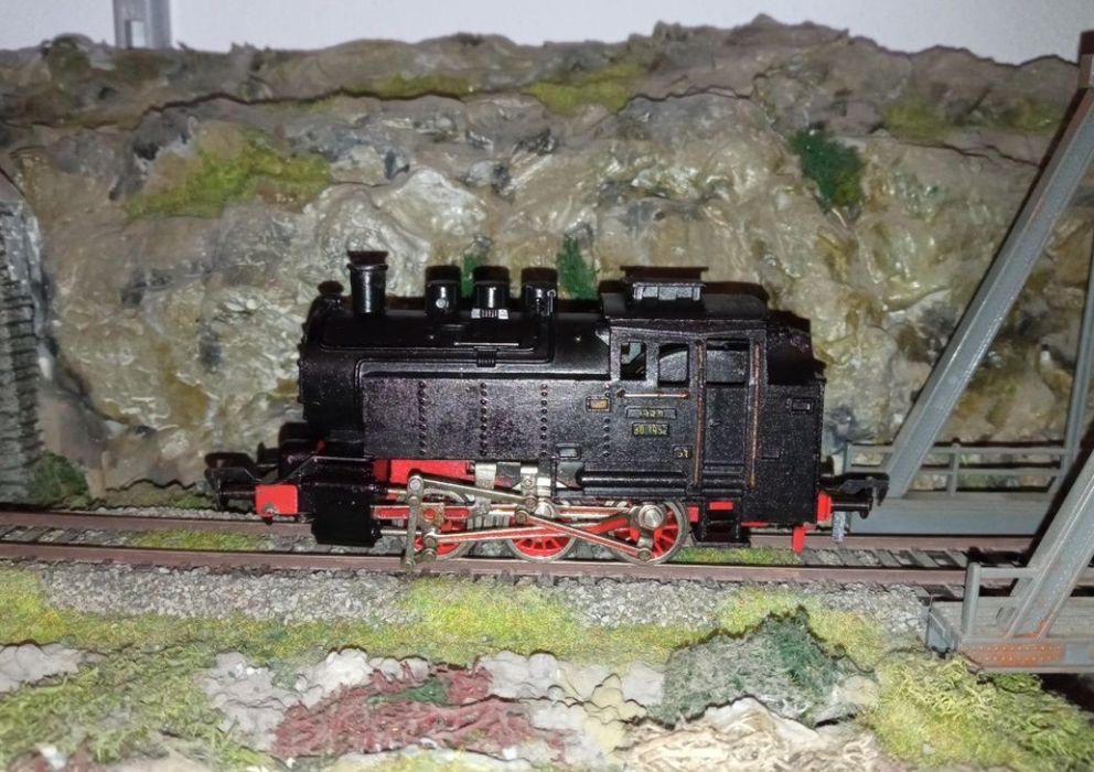 Locomotiva fleischmann BR80 scara H0, 1:87

Tracțiune integrală pe toa
