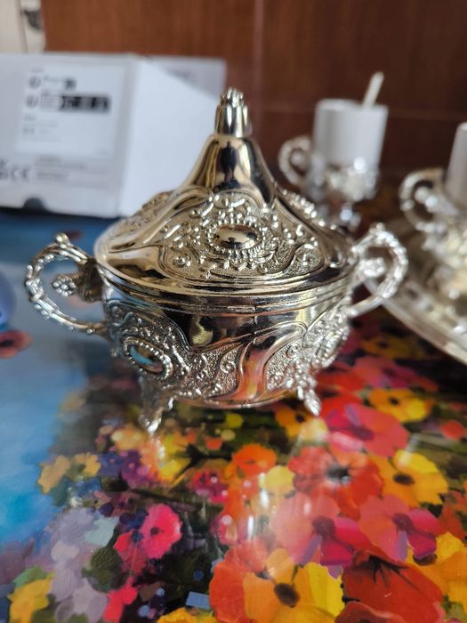 Set 6 Cani Din Portelan Cu Tava, Lingurite Si Zaharnita Argintata