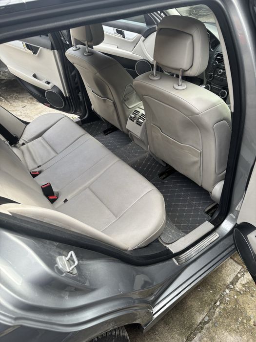 Vand Mercedes C220