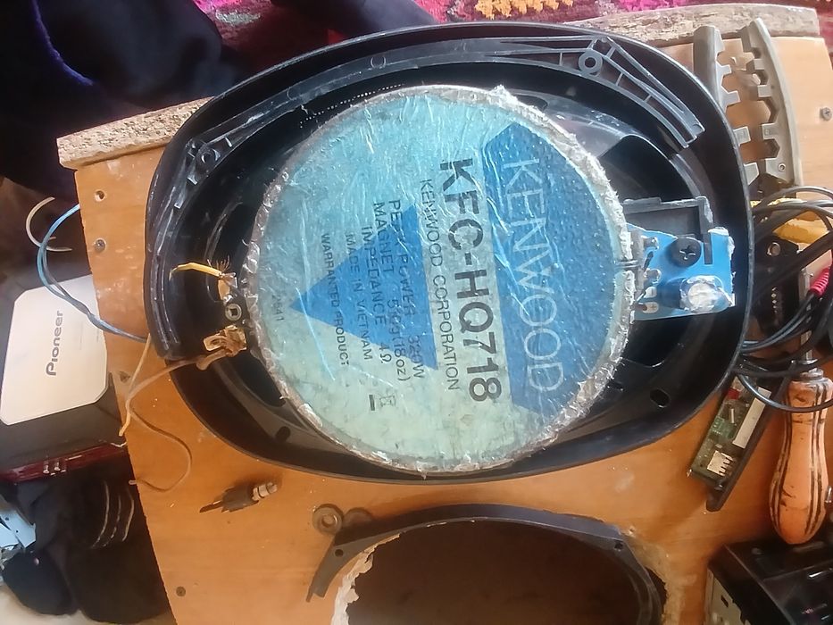 kenwood 718. pioneer uslitel 760w 4 kanalli