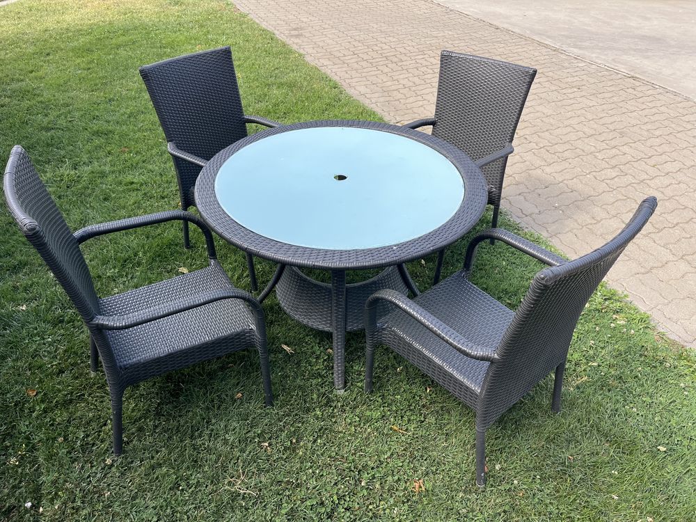 Vand set masa si 4 scaune
