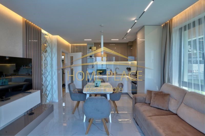 Дава се под наем Двустаен апартамент в Варна, Галата - 65 кв.м за 561 € - Снимка #1