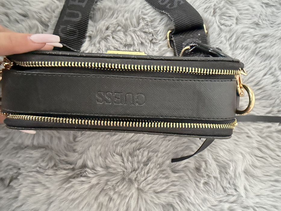 Чанта GUESS. Чанатата е носена 3-4 пъти като чисто нова е