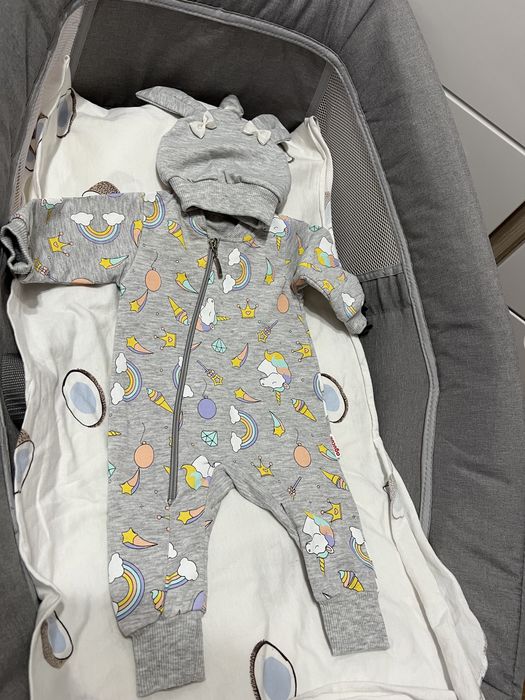 Продам комбинезон с шапочкой