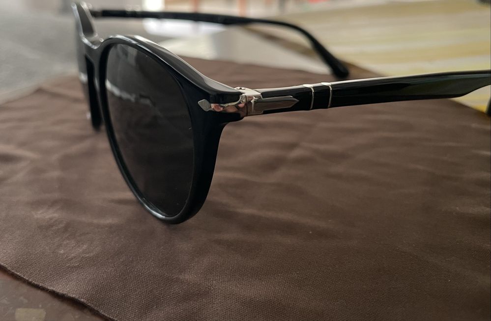 Слънчеви очила Persol PO3152s и Oakley Holbrook Metal