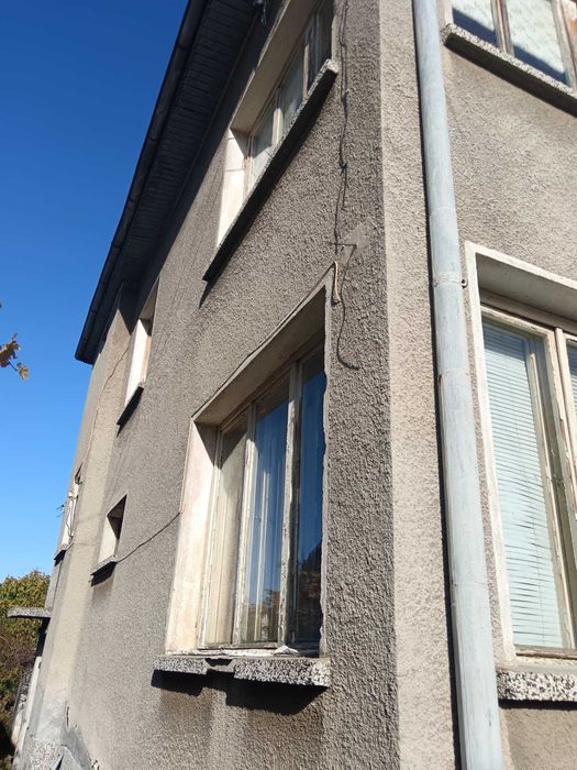 Двуетажна къща полуобзаведена гр. Тополовград обл. Хасково