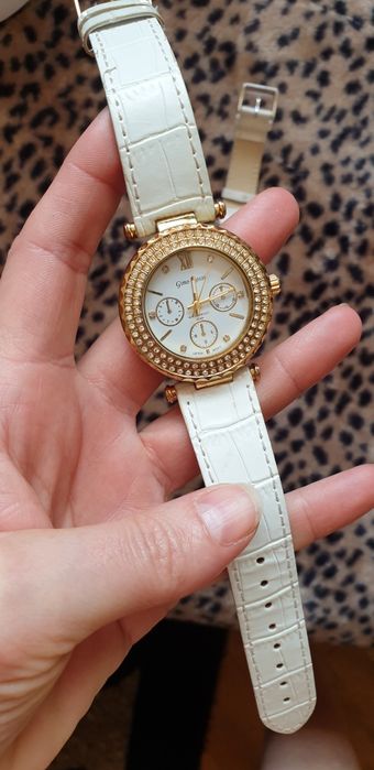 Vând 2 ceasuri de damă superbe, originale, de calitate, la super preț