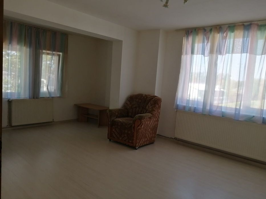 Închiriez apartament