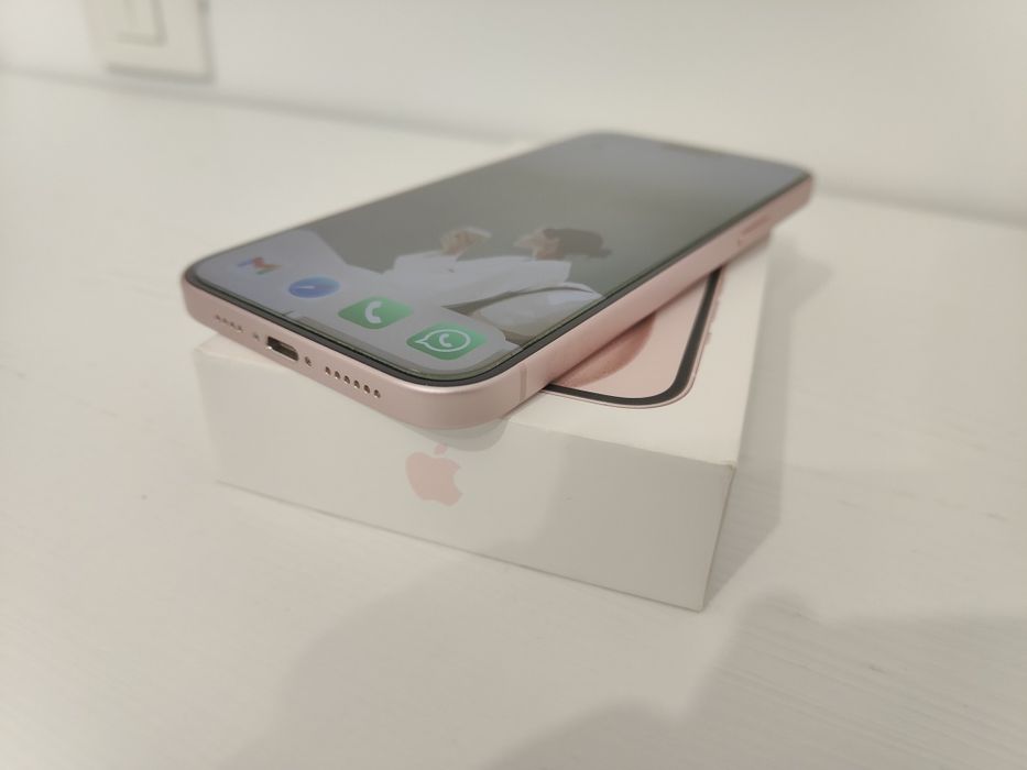 iPhone 15 Plus roz 128GB – stare impecabilă!