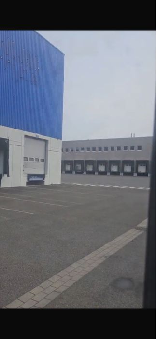 Porti industriale cu rampi hidraulice