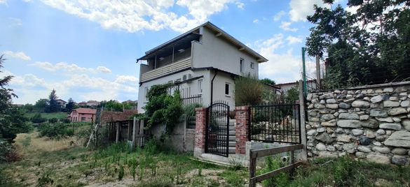 Продава се наскоро модернизирана къща в село близо до Сандански