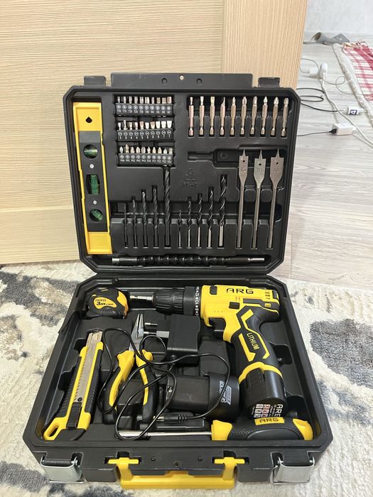 Шуруповерт с набором инструментов ARG 12V ACD12K60