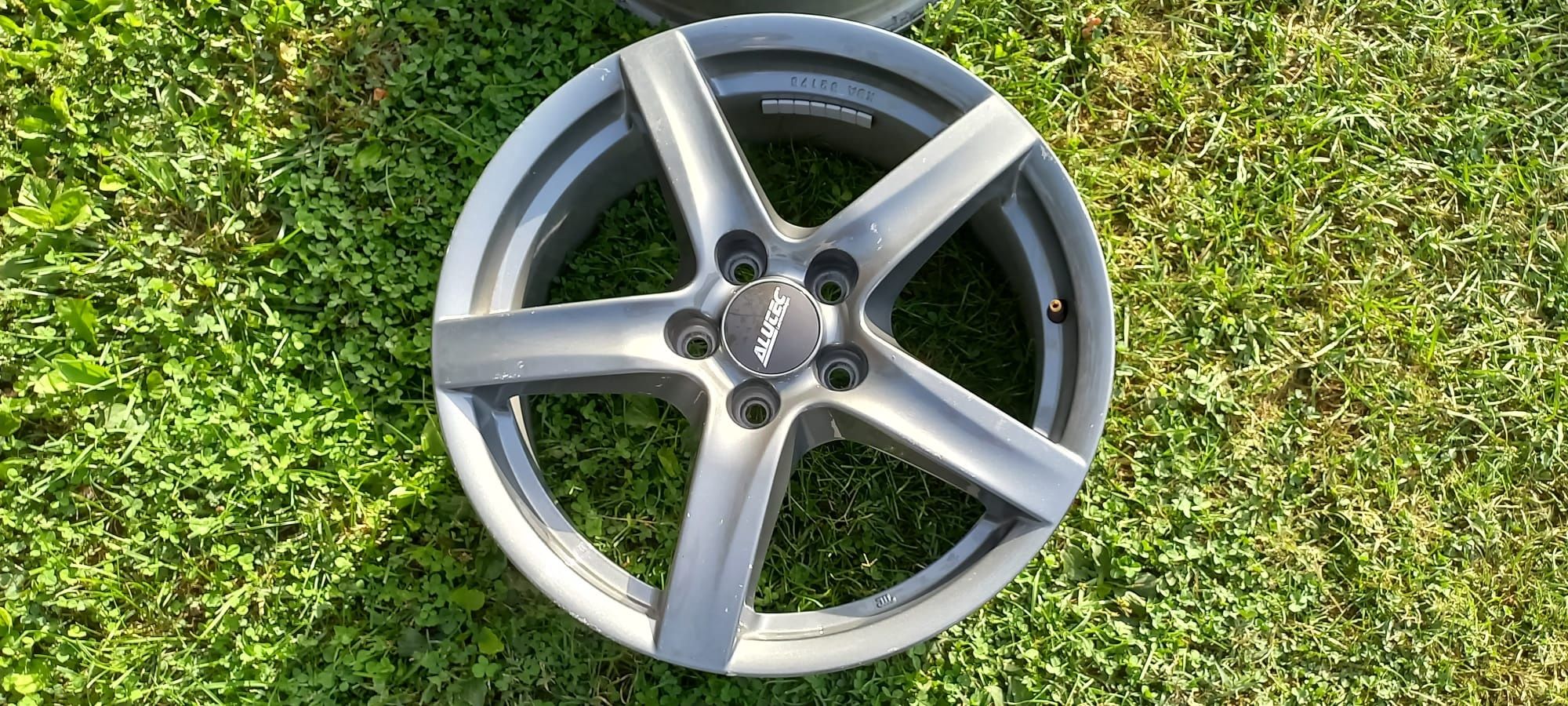 Jante aliaj Alutec 5x112 R17 VAG Skoda VW Audi Seat
7 J ET49
Nu sunt s