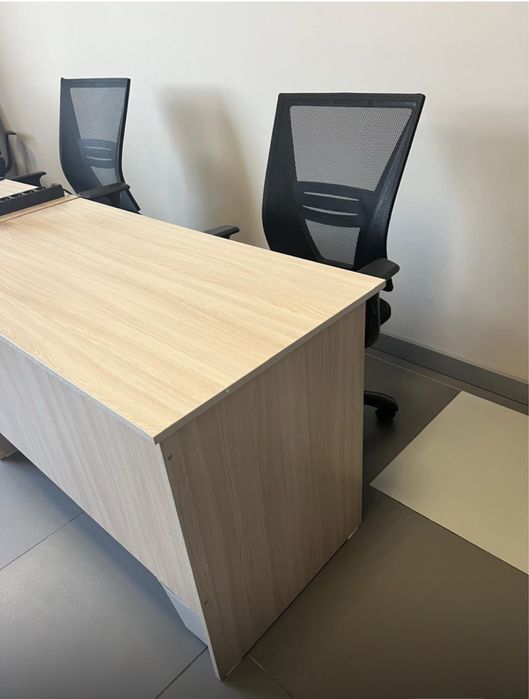 Стол и стулья офис, дом