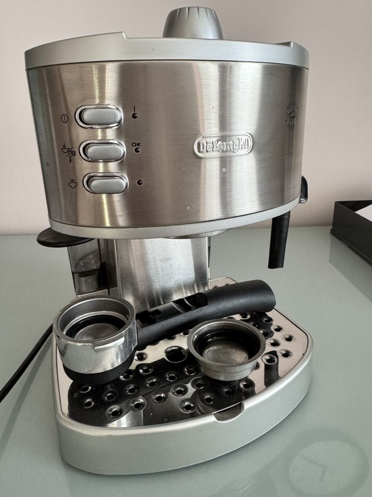 Кафемашина DELONGHI EC330S