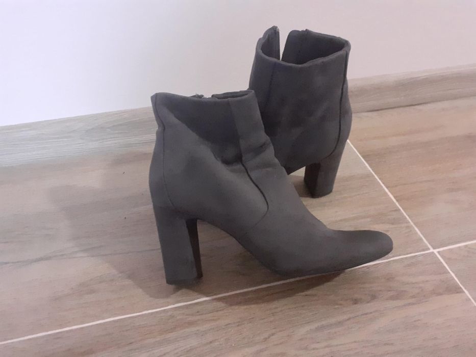 Botine/ghete  piele întoarsă nr 39
