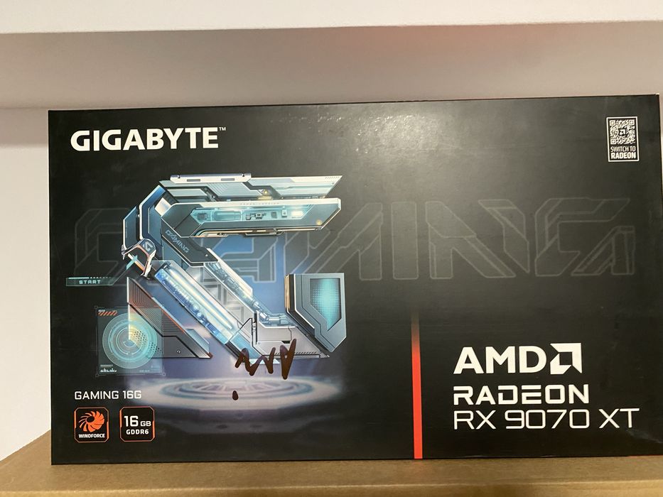 Gigabyte RX9070 XT 16 GB 256 BiT nou