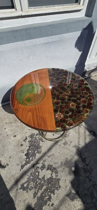 Vând Măsuță rășină- 60 cm diametru