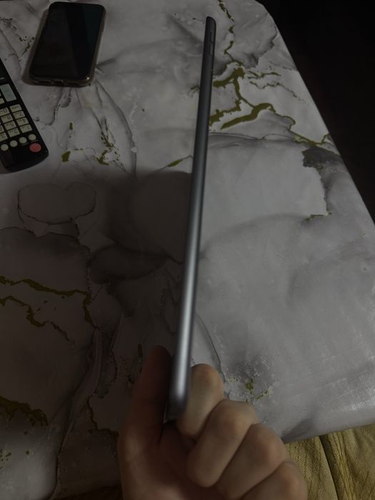 Продам айпад 9 на 64 гб