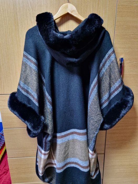 Poncho dama cu gluga si blanita