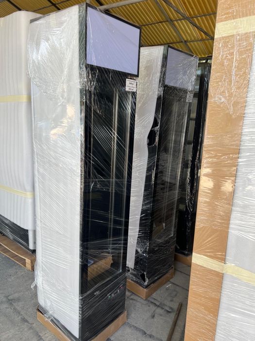 Vitrina frigorifica slim cu o usa si benner