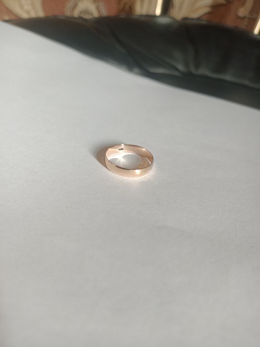 Продам обручальное кольцо