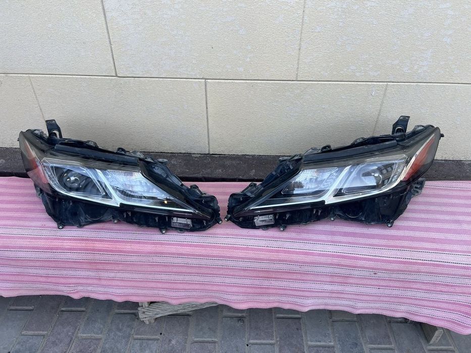 Камри 70-75. Передние фары оригинал