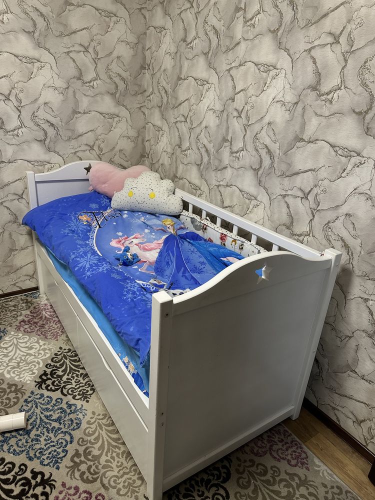 Продам кровать с матрасом подрастковую