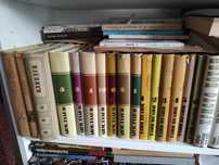 Предлагам запазени книги, българска литература.