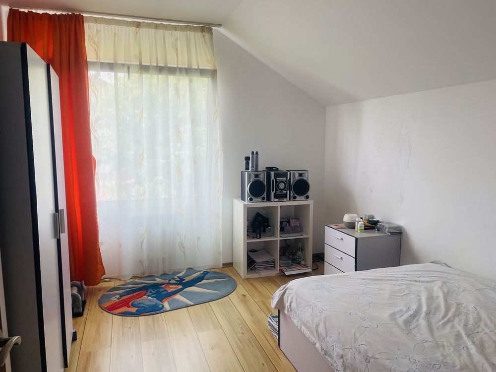 Vila cu 5 camere, terasa, garaj și grădină de închiriat