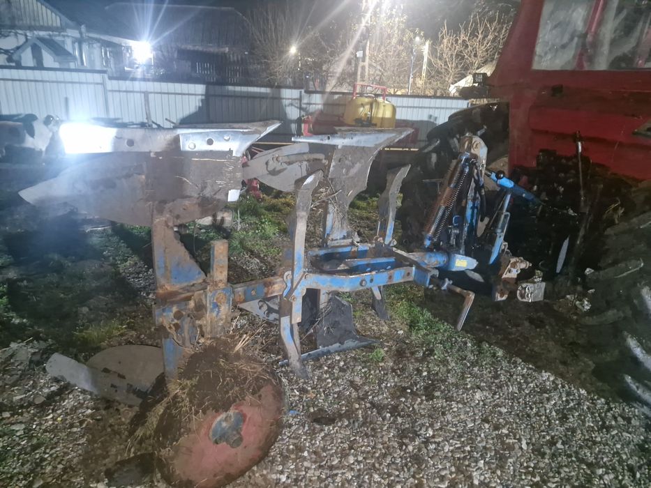 Vând plug reversibil