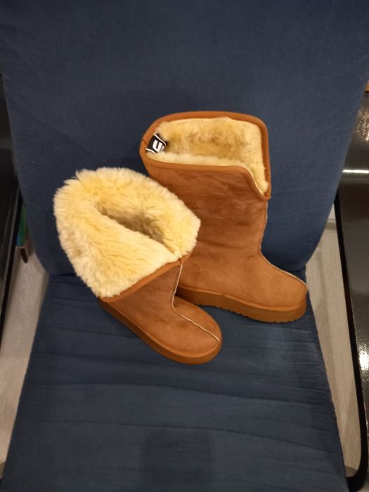 UGG mărimea 38,îmblănite,foarte călduroase