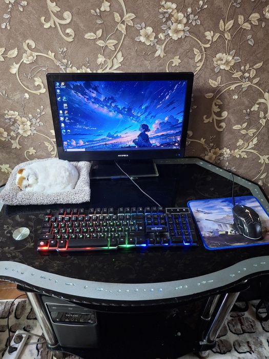 Компьютер ддр 3 сотилади подставка  билан.