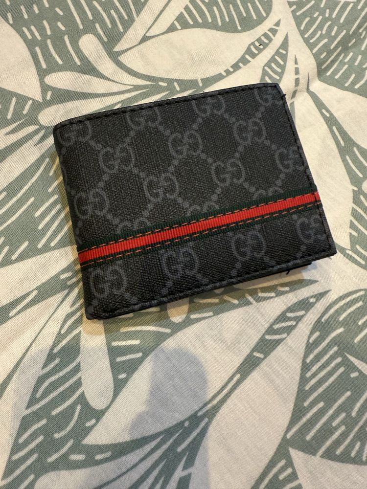 Портфейли Goyard и Gucci
