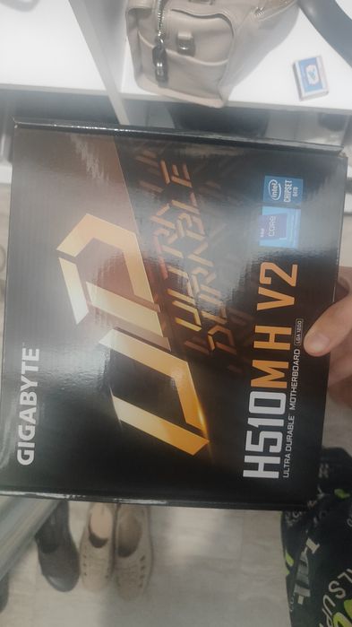 Продаю материнскую плату Gigabyte H510M V2 новая