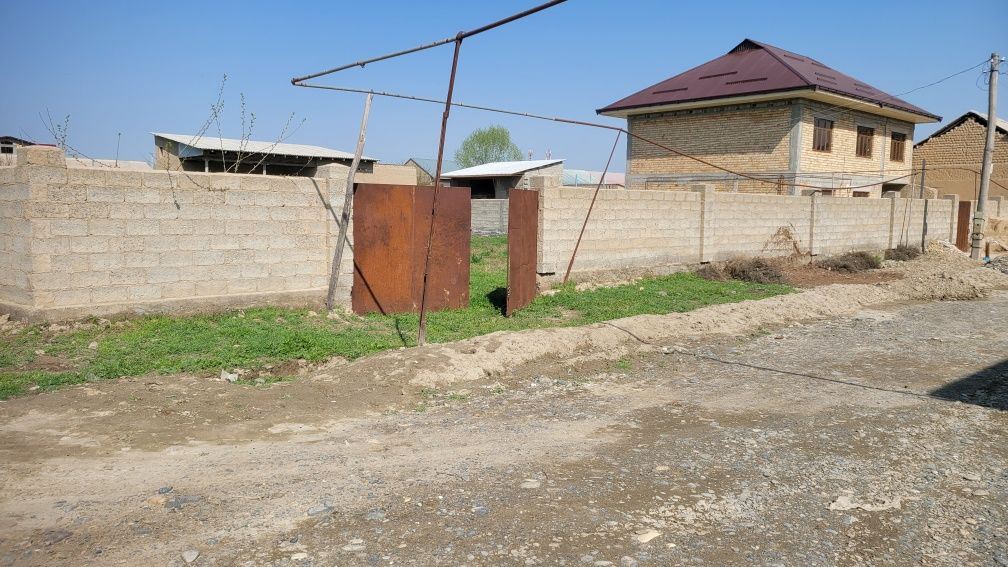 Uchastka sotiladi 10 sotix